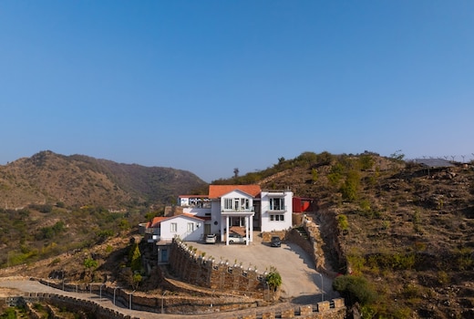 PH villa by Oruvillas