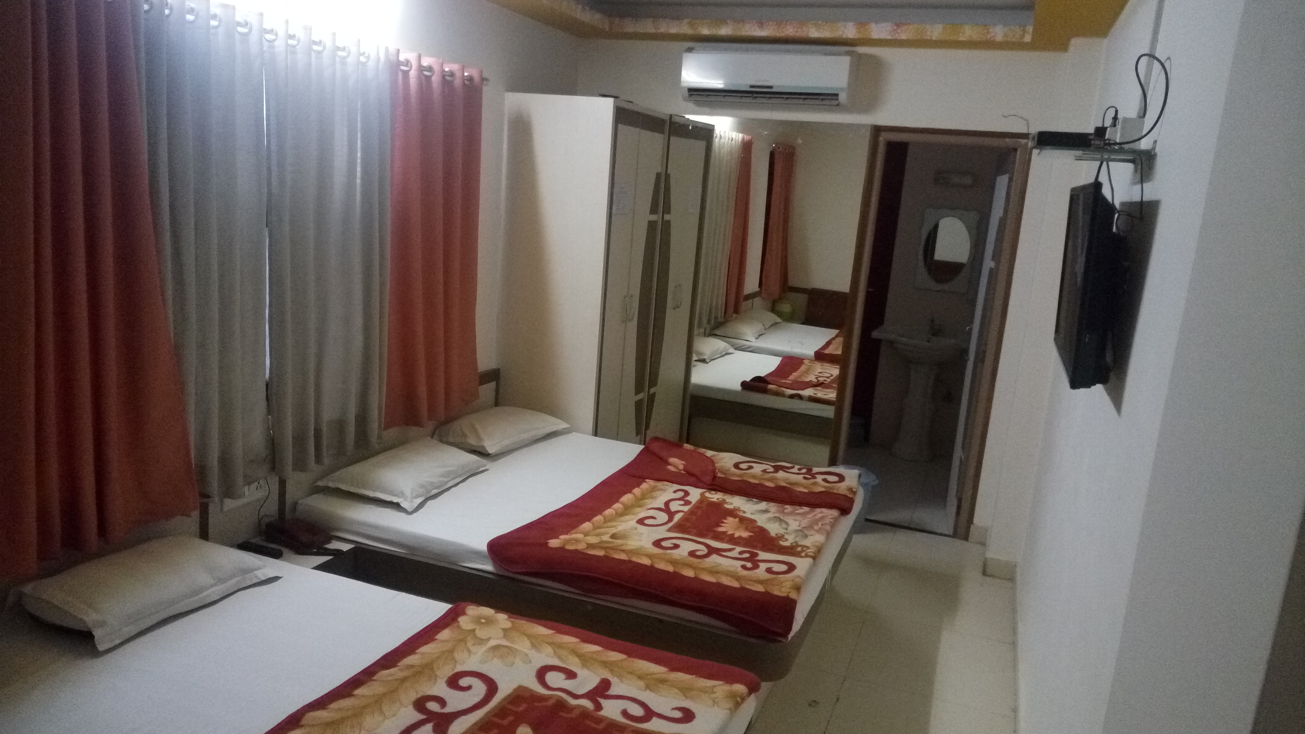 Hotel Sudarshan - Tap to explore photos