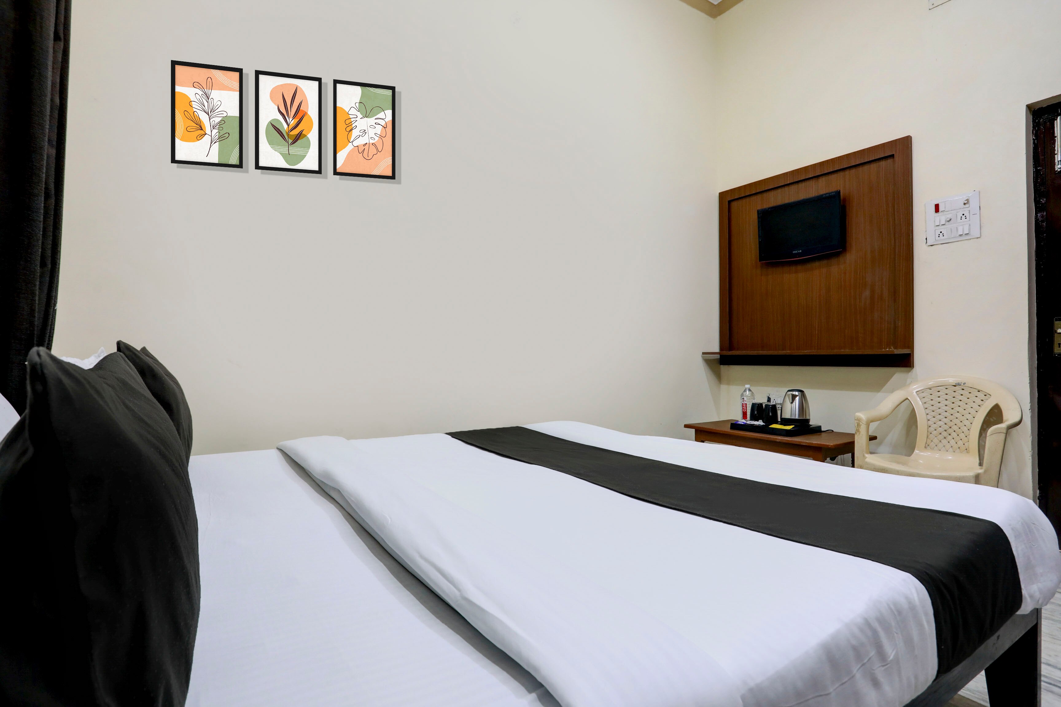 Hotel O Stay Varanasi Cantt - Tap to explore photos
