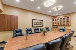 Best Western Plus Swiss Chalet Hotel & Suites, Reeves