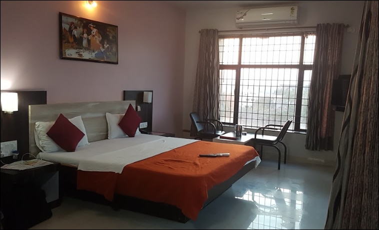 Hotel Haripriya - Tap to explore photos