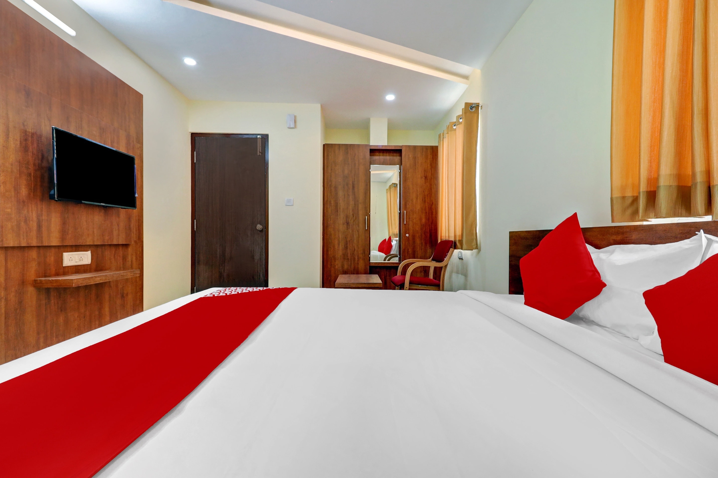 Hotel O Silver House Near Mantri Square Mall - Tap to explore photos