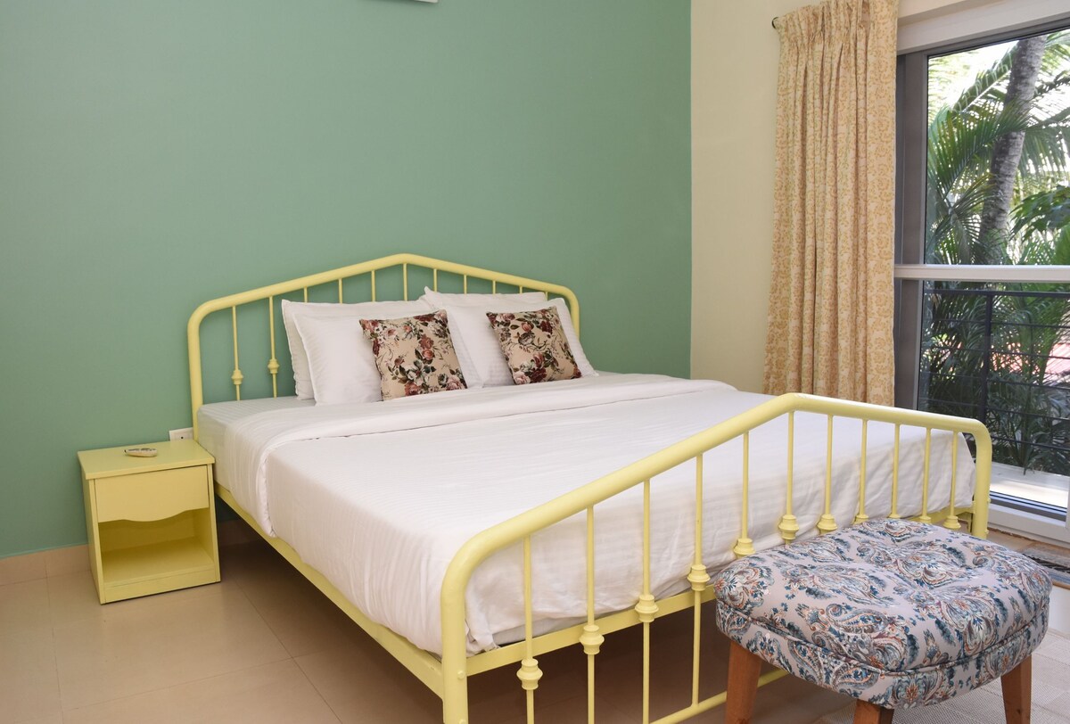 Casa Cenica - 2bhk furnished apt, Arpora pool view - Tap to explore photos