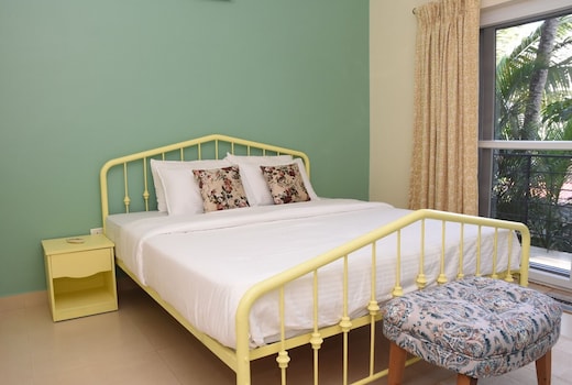 Casa Cenica - 2bhk furnished apt, Arpora pool view