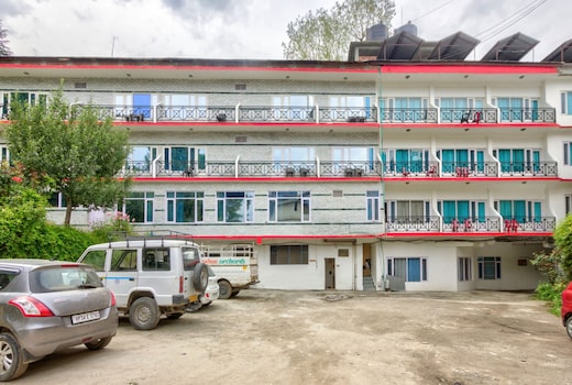 Nandini Palace - 5 minute's drive to Mall Road