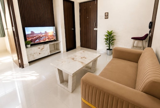 Super Luxe 1 BHK Fully Furnished