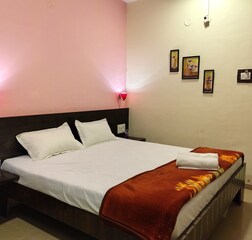 Family Room With Garden View 1