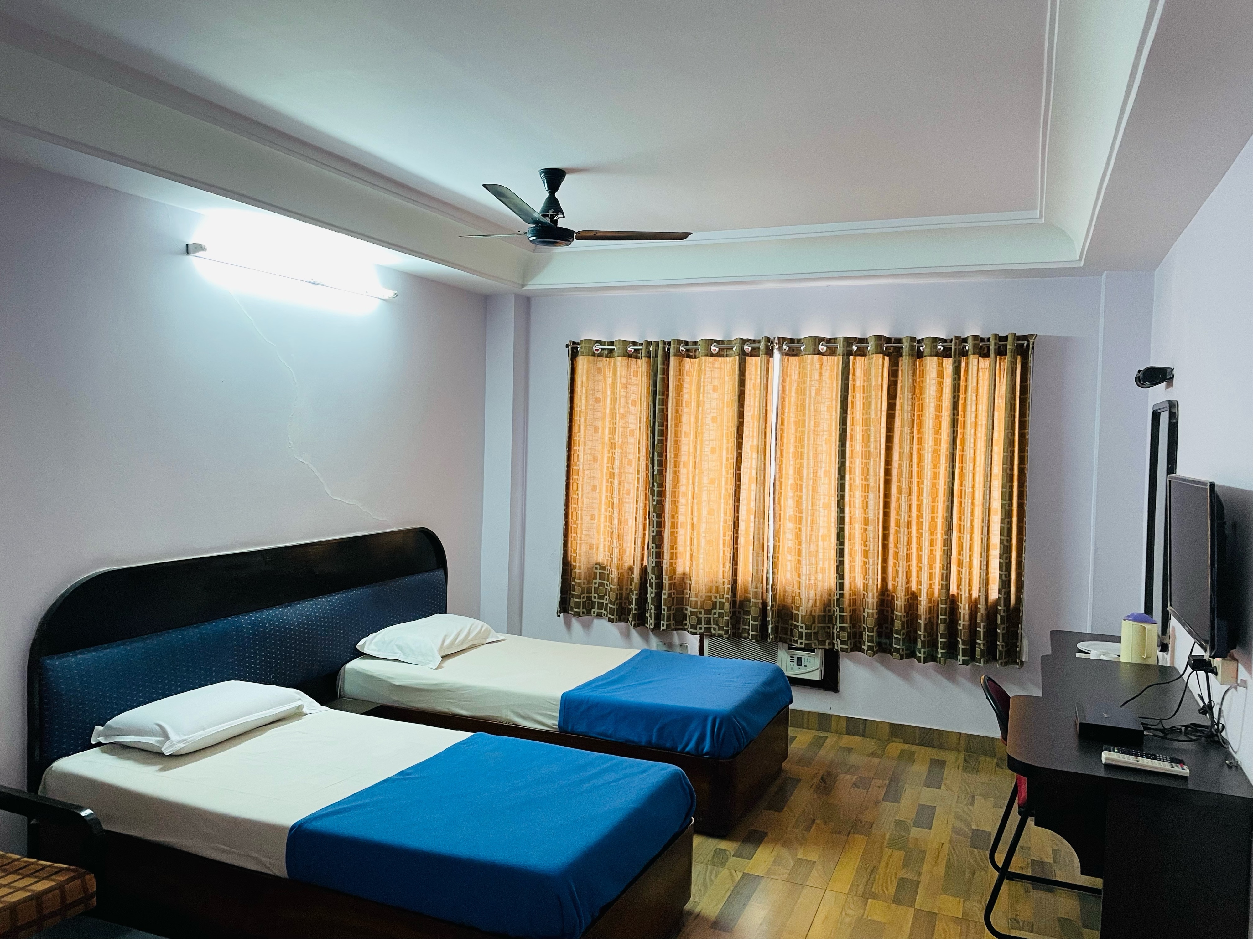 Hotel Rathna Palace - Tap to explore photos