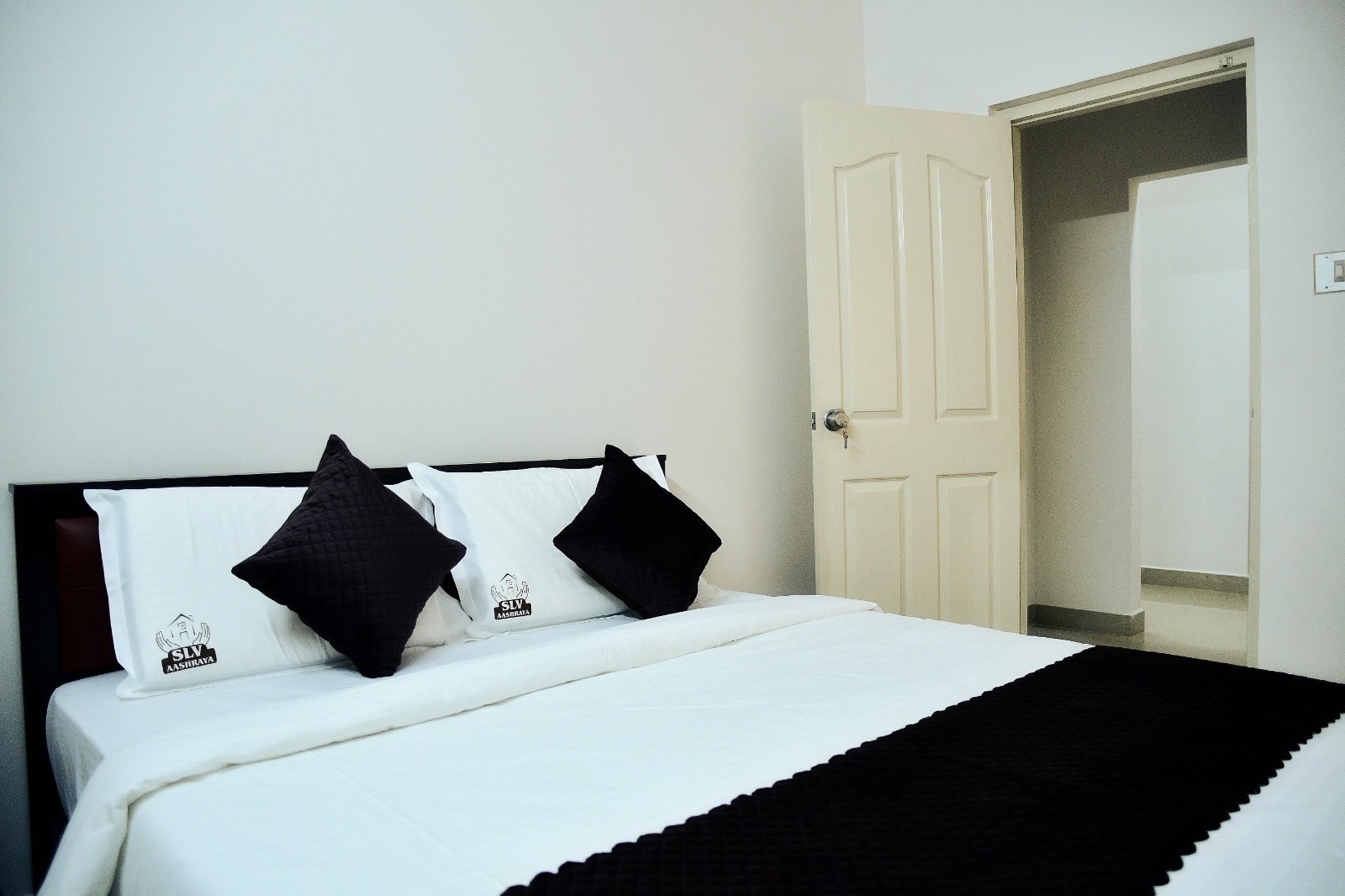 SLV AASHRAYA SERVICE APARTMENT - Tap to explore photos