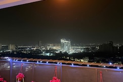 Sky High Cozy 18th Floor Sunset Balcony Pool, Gurgaon