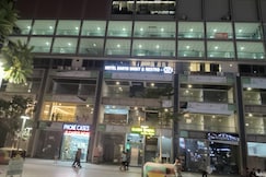 Hotel Earth Orbit, Gandhinagar