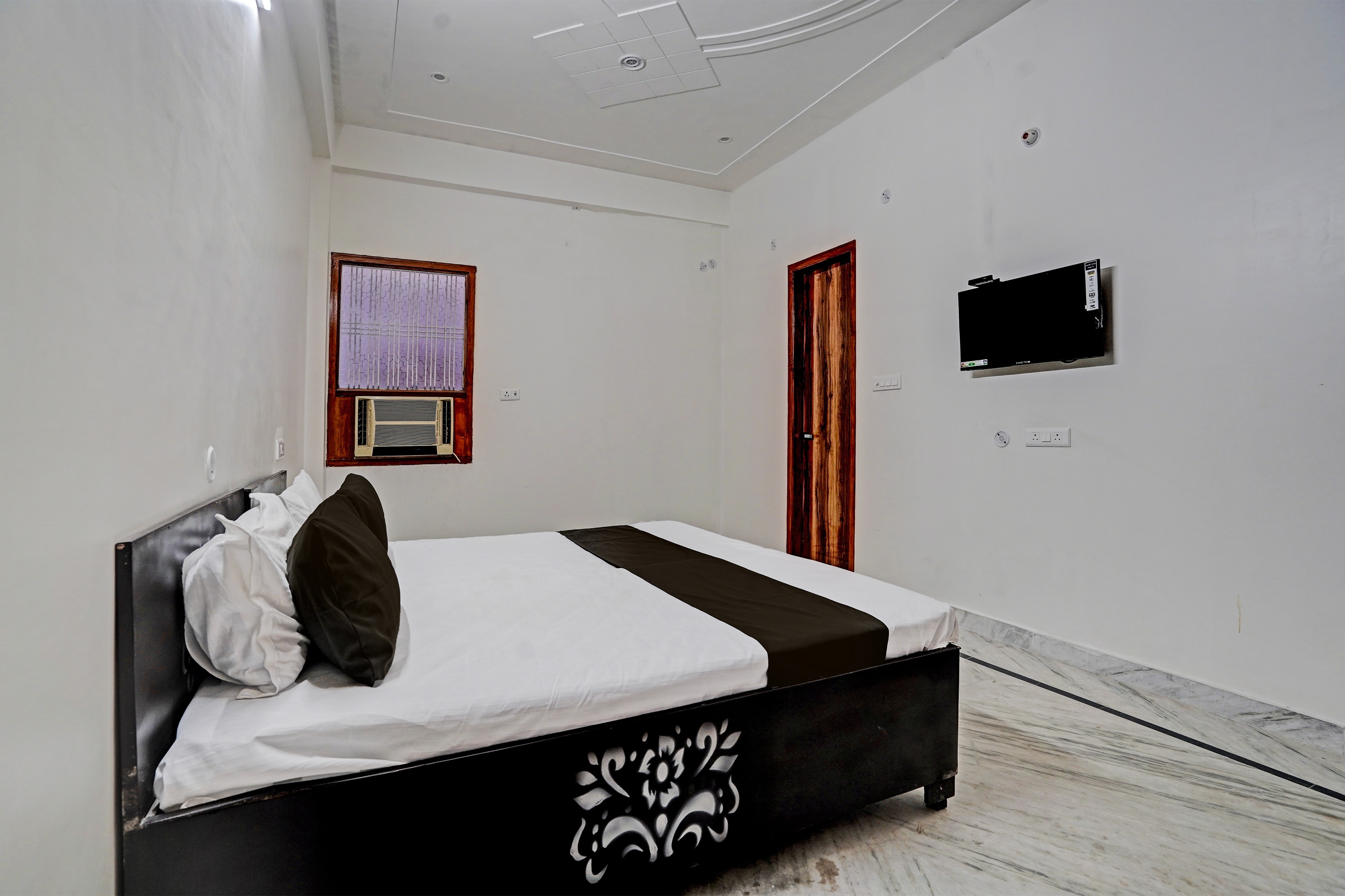 Hotel O Rudra Palace - Tap to explore photos