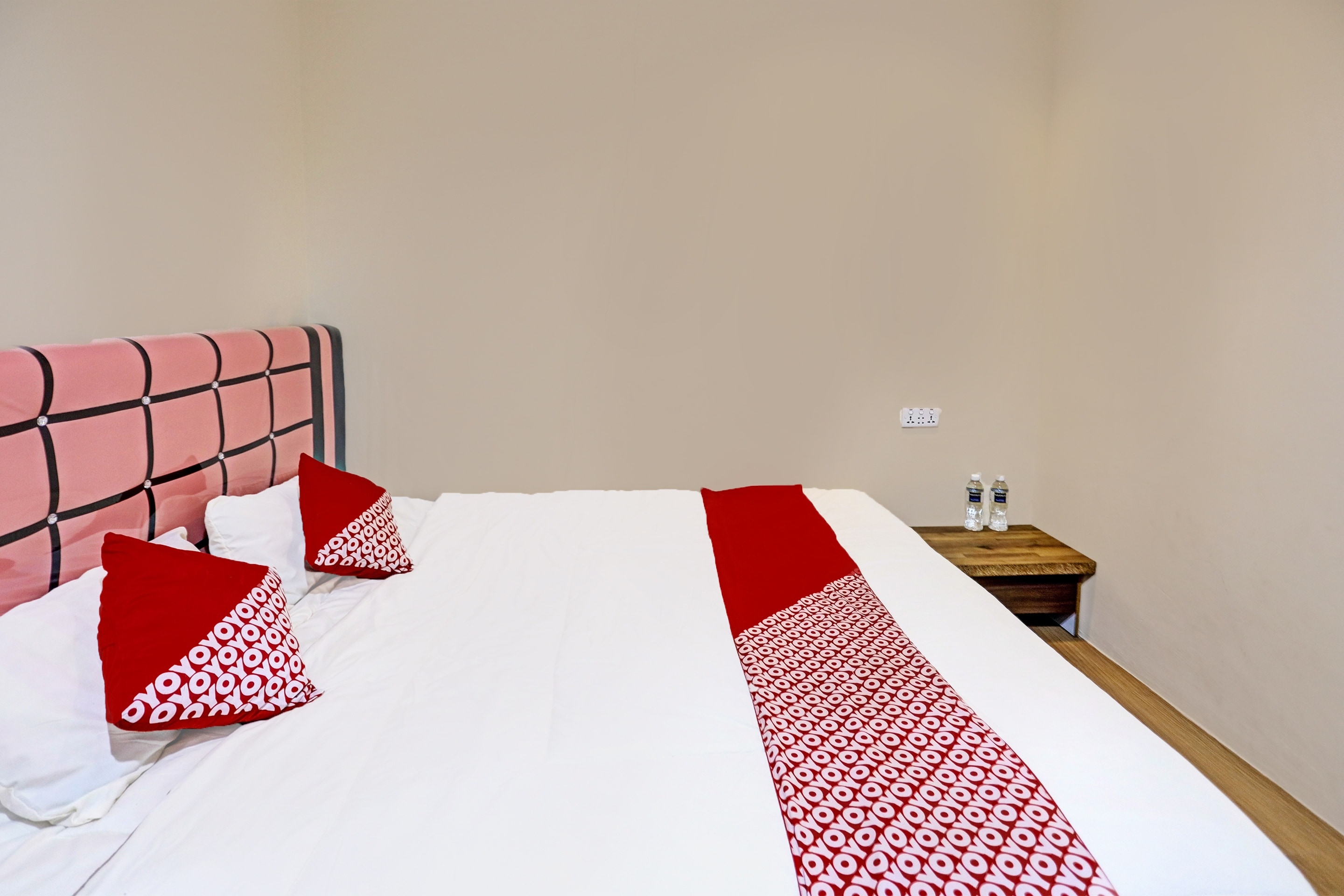 Hotel O Aulia Homestay Syariah - Tap to explore photos