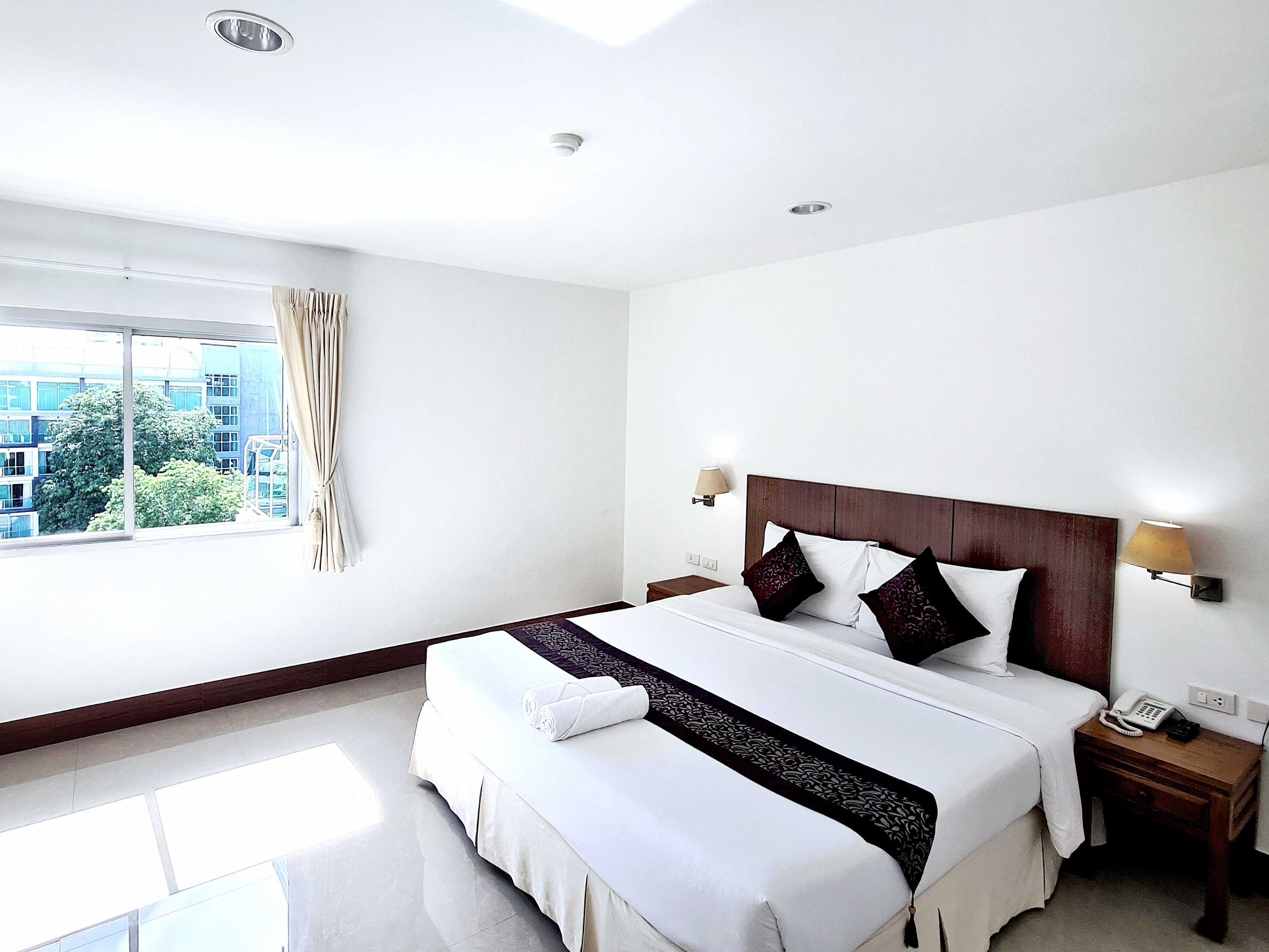 Nanthana Villa Hotel - Tap to explore photos