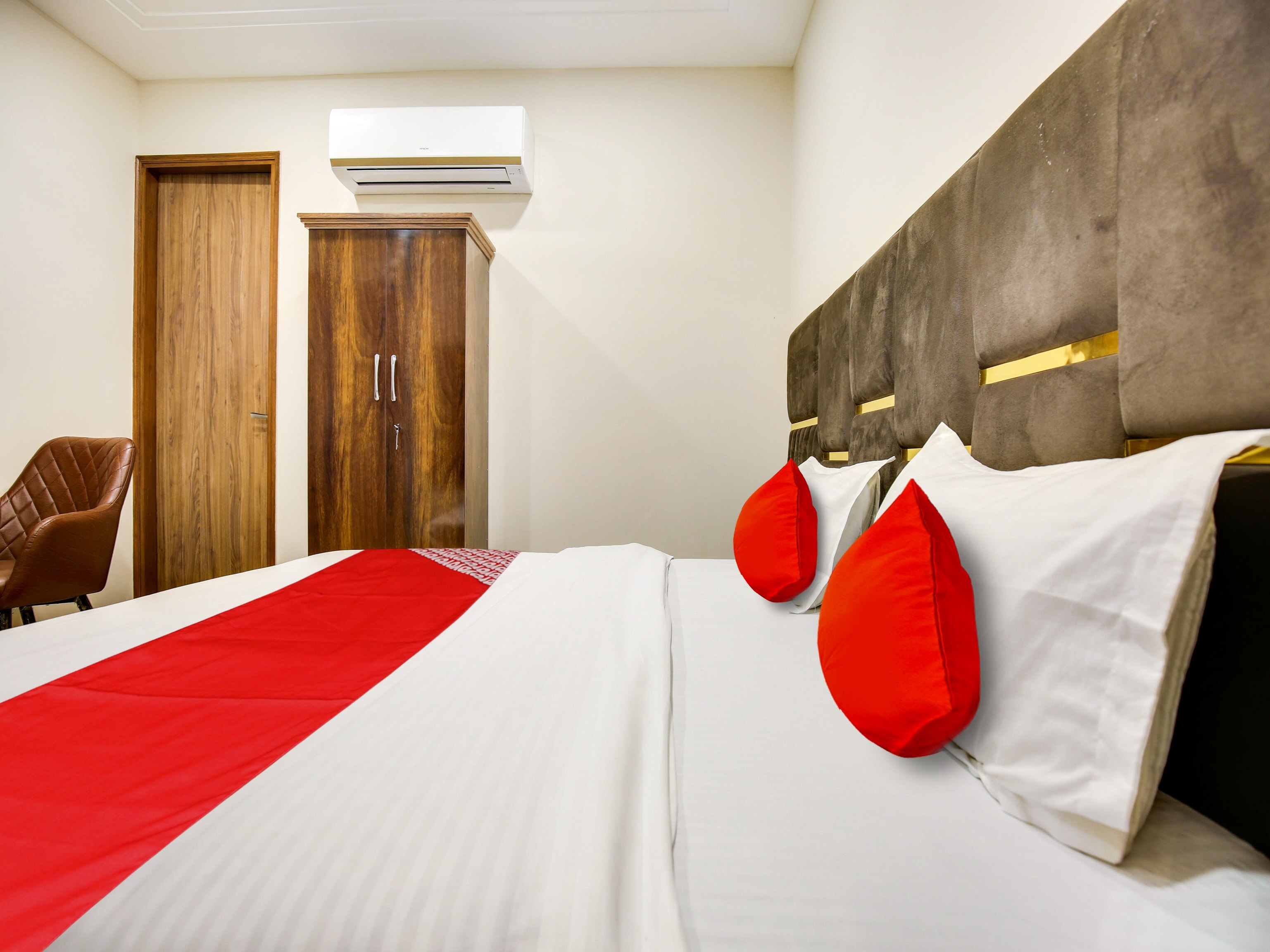 Hotel O Globe inn - Tap to explore photos