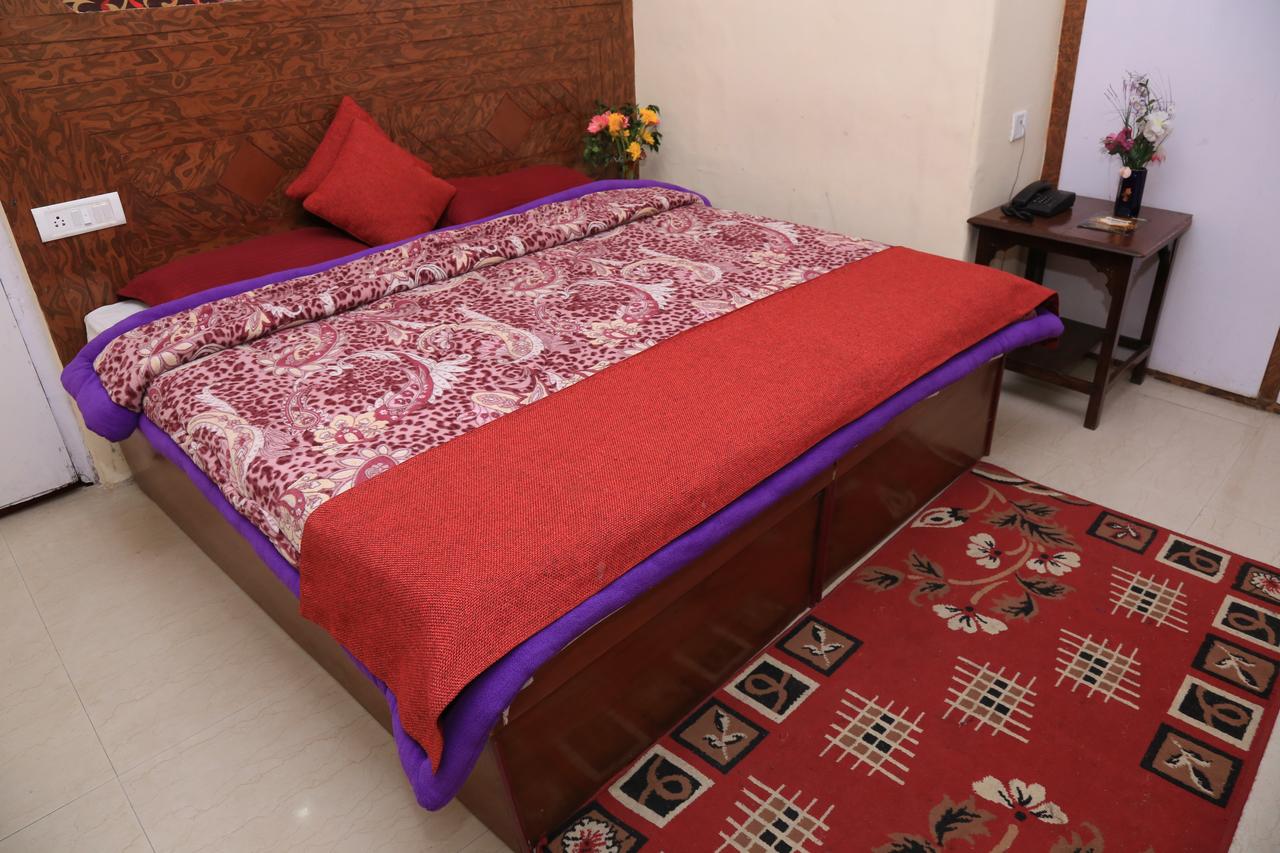 Lahari Guest Inn - Tap to explore photos
