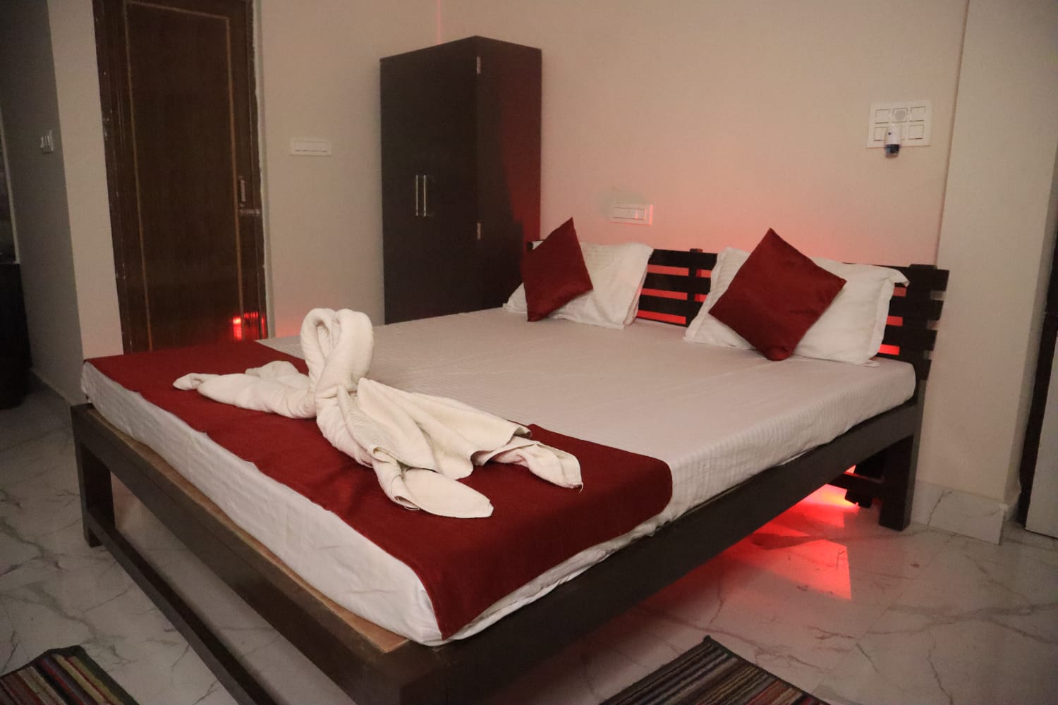 Balaji Holidays Shantiniketan - Tap to explore photos