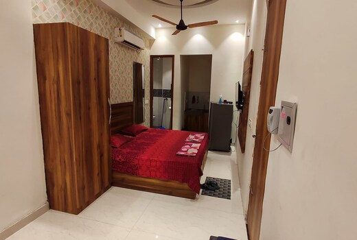 City Shelter - Studio with all basic amenities