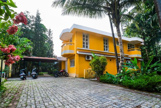 Salside 6bhk Water's Edge Villa