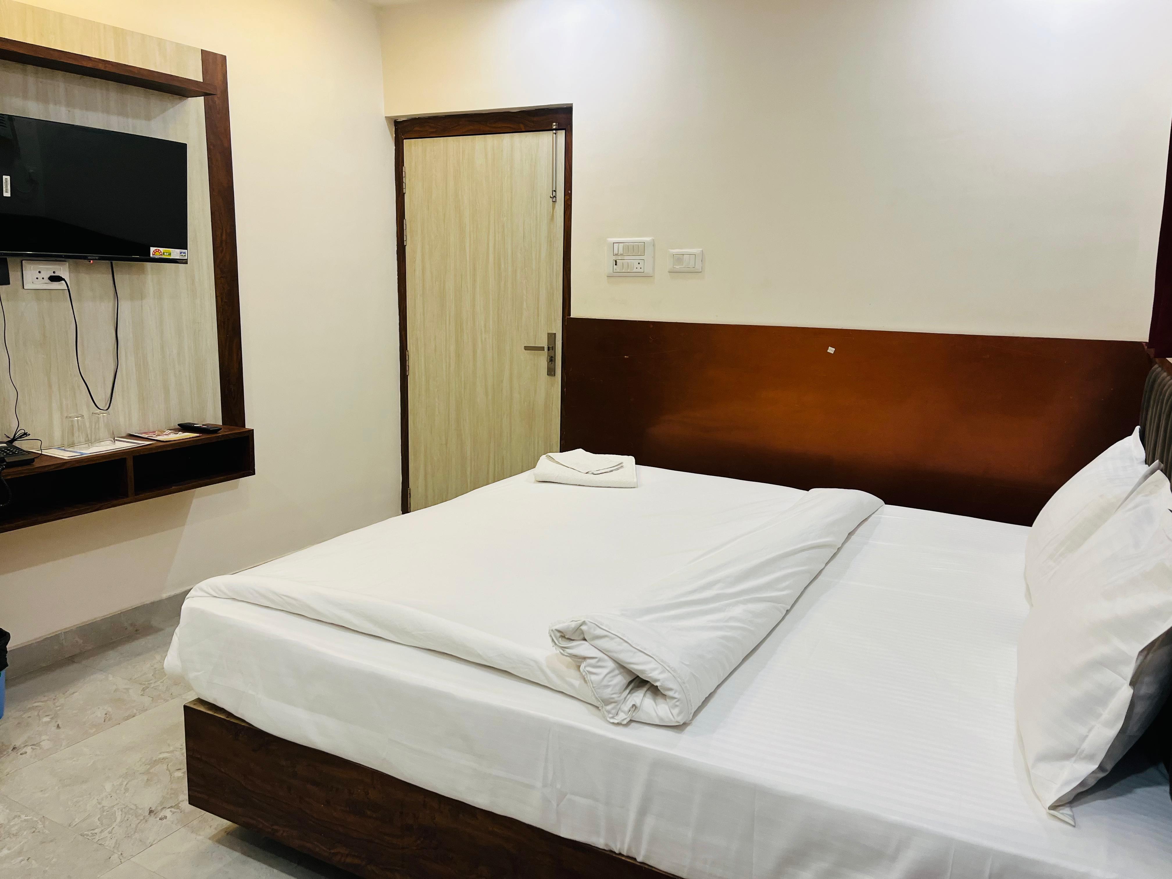 Hotel Yuvaan - Tap to explore photos