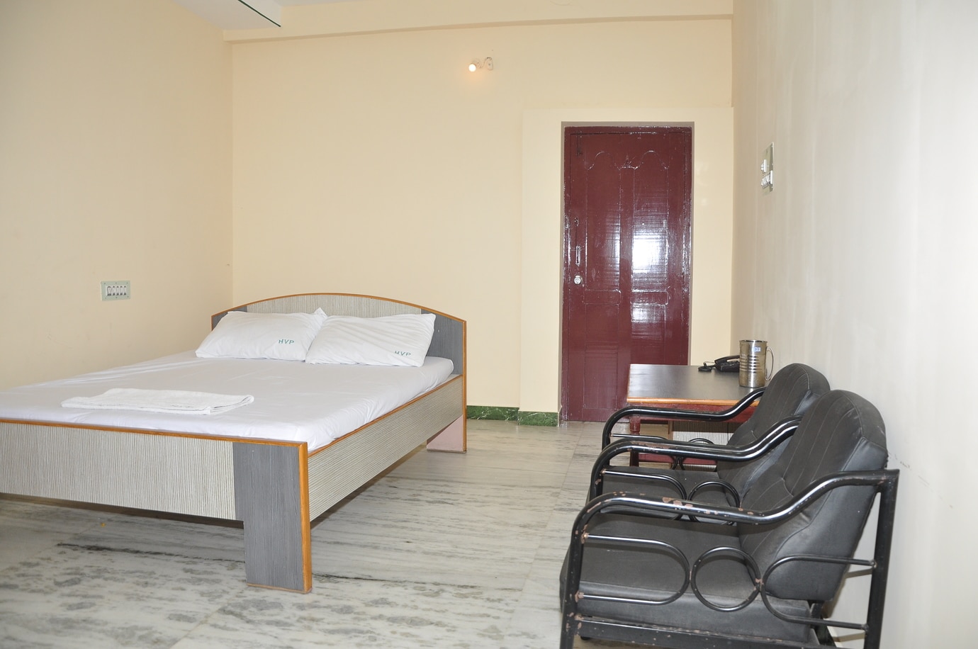 Hotel Vaithee Park - Tap to explore photos