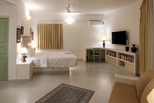 Emerald Stay 1BHK Apartment