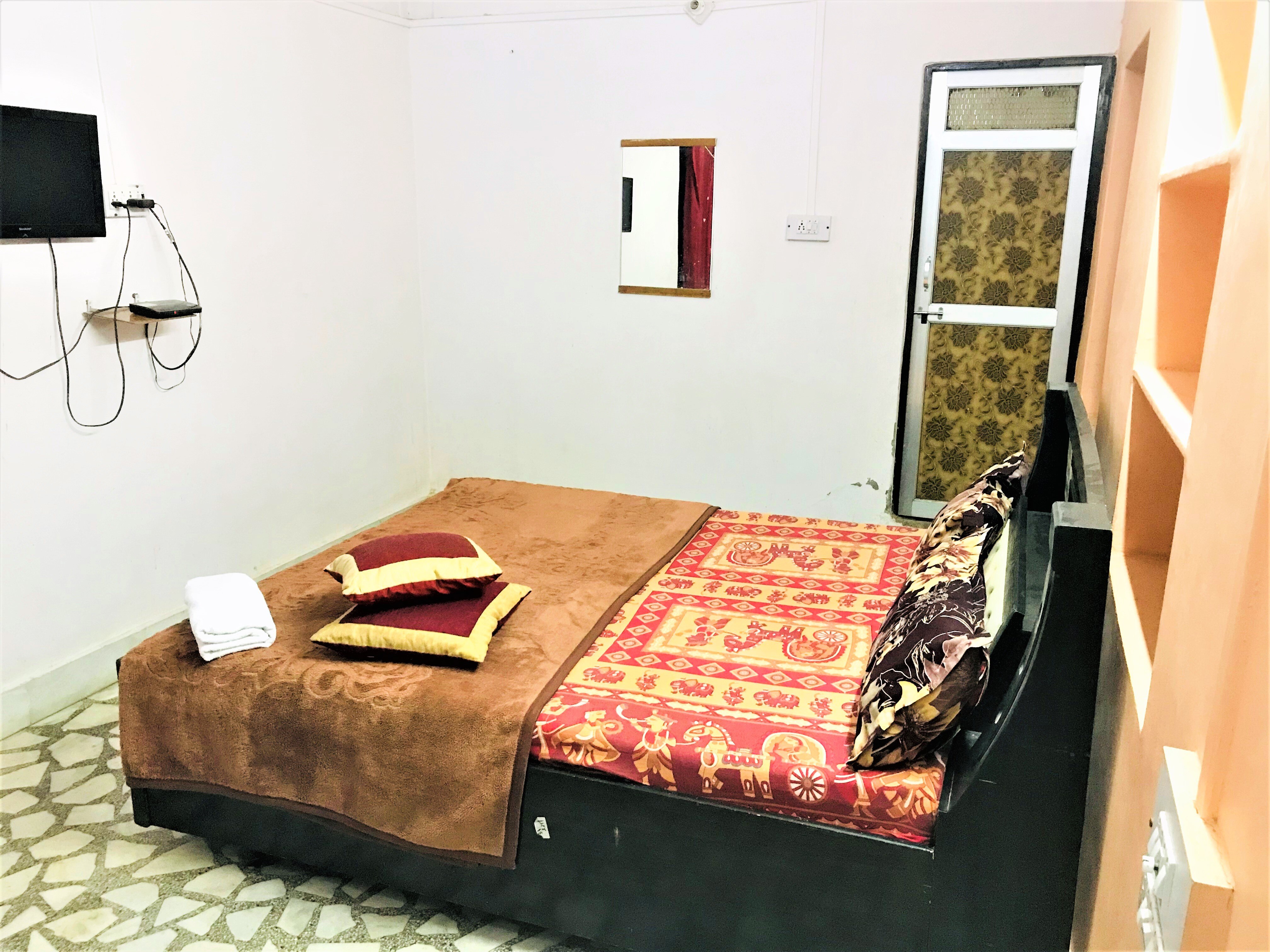 Hotel Karni Villas - Tap to explore photos