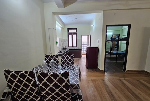 R302 3BHK in Krishna Nagar Lucknow