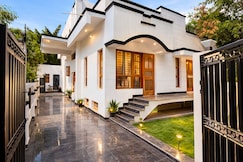 Luxury Private Villa with Lawn Next to Expo Mart, Greater Noida