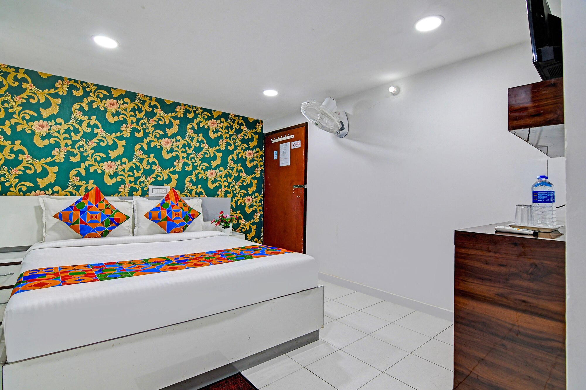 FabHotel Dream Star - Near acropilose mall and ruby hospital - Tap to explore photos
