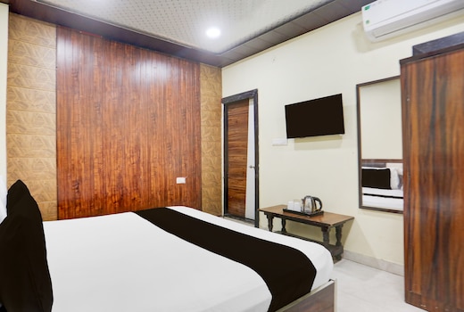 Hotel O A A Royal