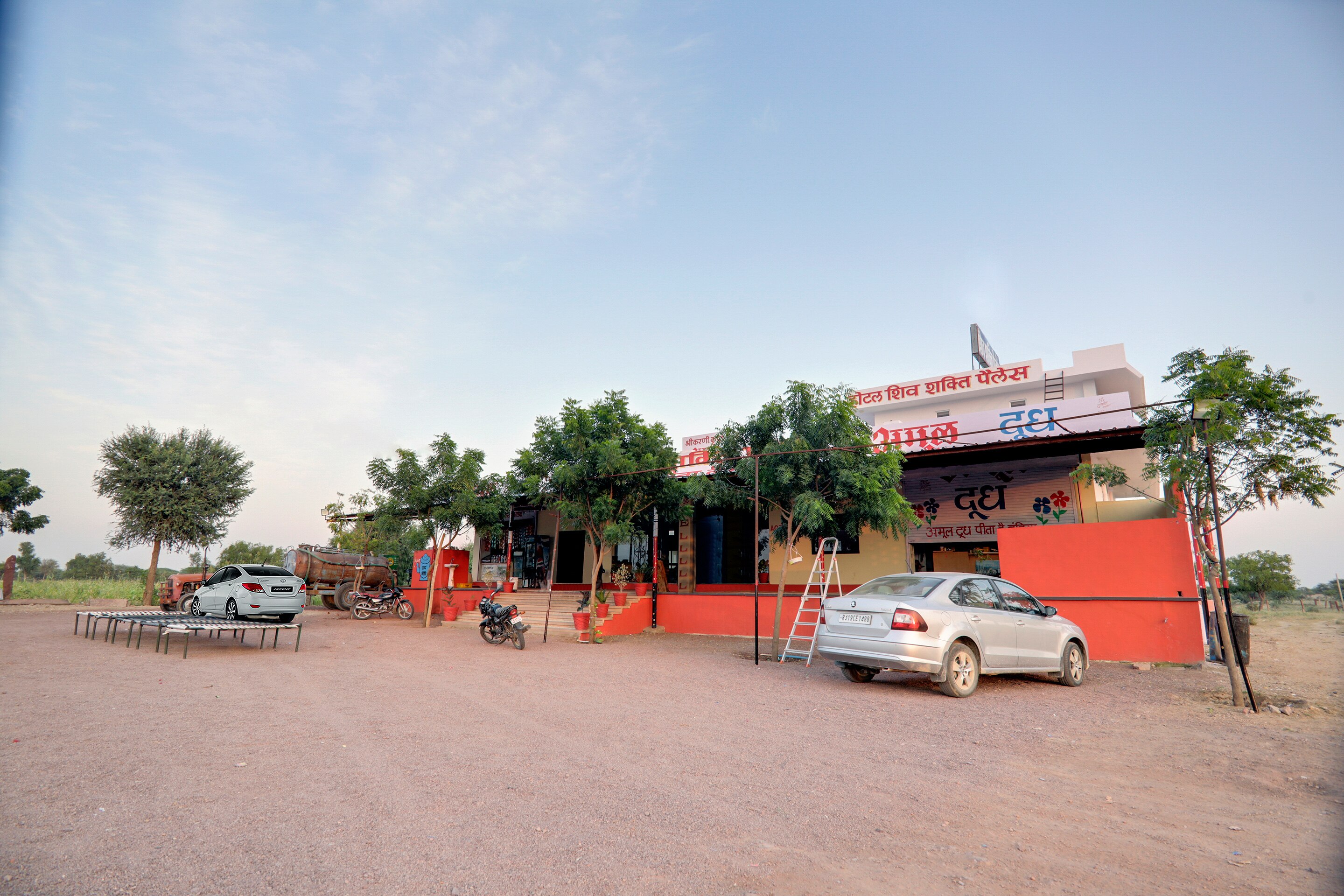 Shiv Shakti Hotel - Tap to explore photos