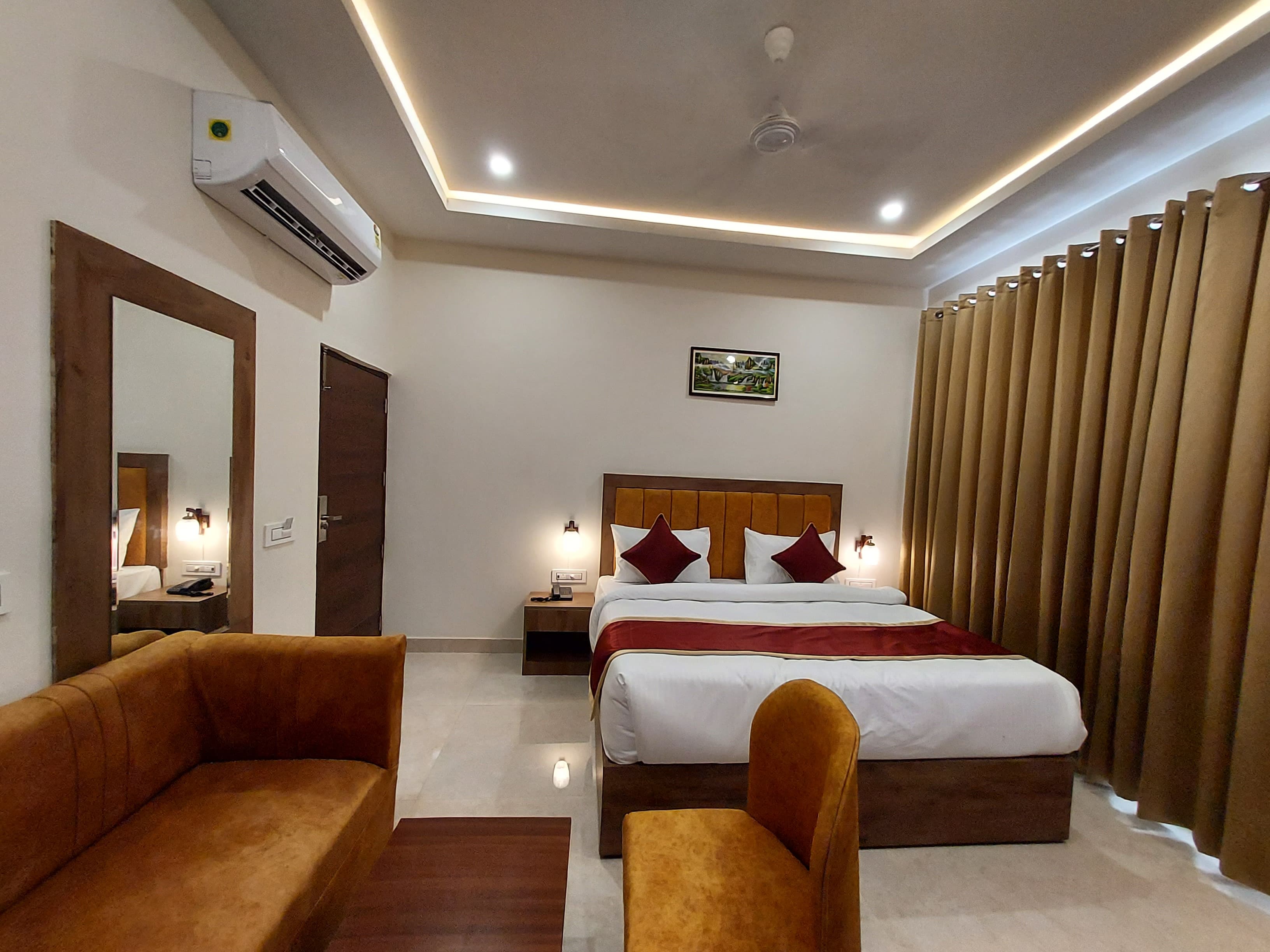 Hotel Dreamland Inn Zirakpur - Tap to explore photos