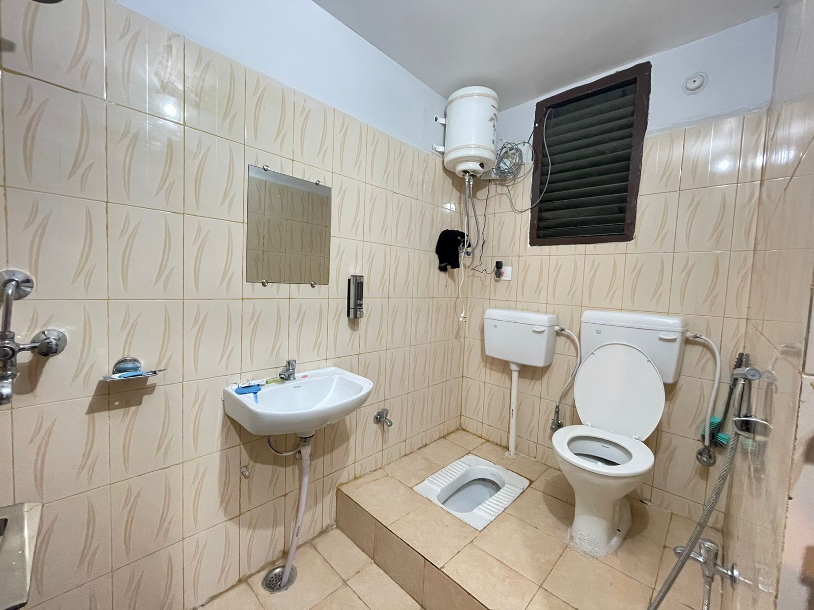 Surya Niwesh Home Stay - Tap to explore photos