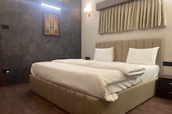 Charan Niwas, Varanasi