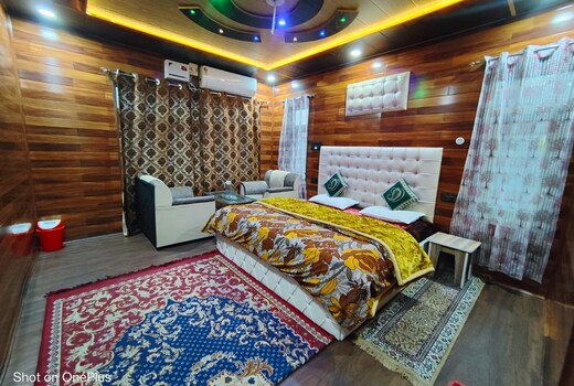 Sheikh Royal Hayat