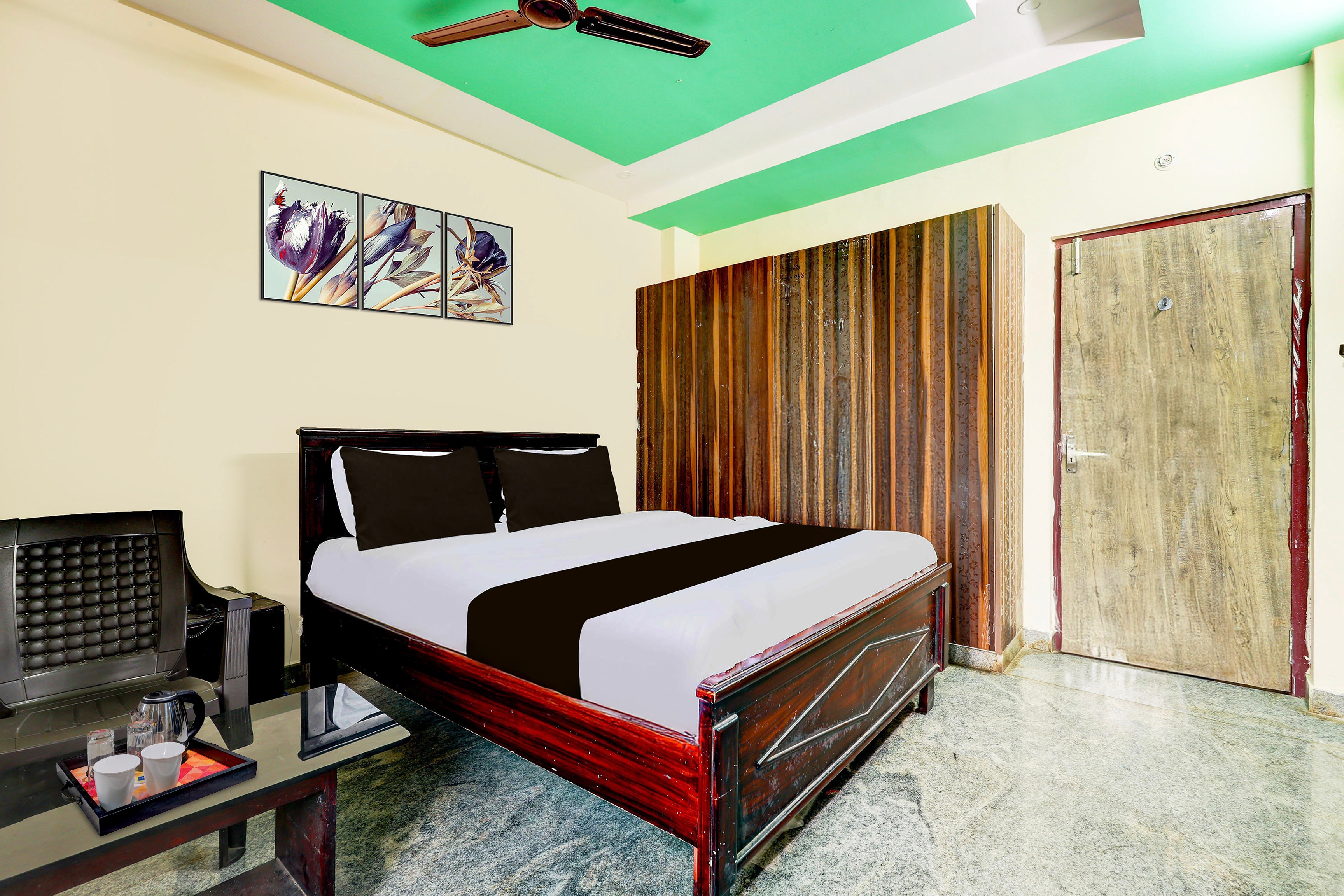 Super Hotel O Kannur - Tap to explore photos