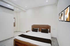 Hotel O Vrindavan Gardan & Hotel, Soraon