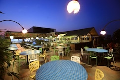 Hummingbird Hotel & Banquet, Nadiad