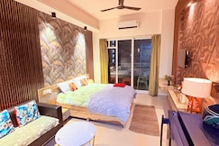 Sky blue, Greater Noida