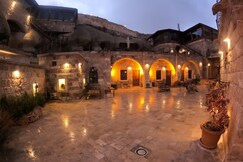 Grand Cave Suites, Bor