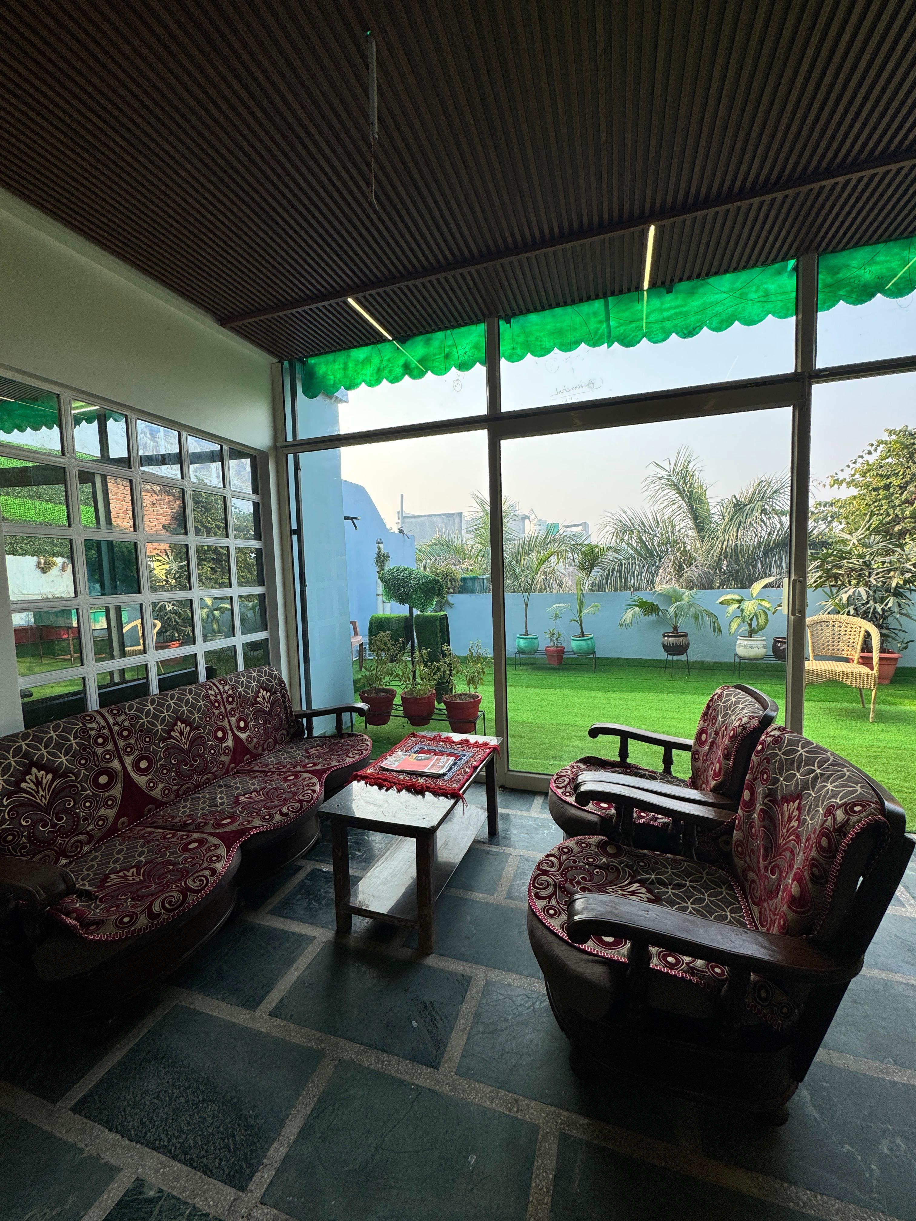 Ranaut's Villa - Tap to explore photos