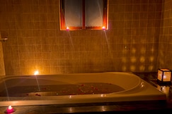 Aqua Escape - Rooftop Pool with BBQ & More, Kolkata