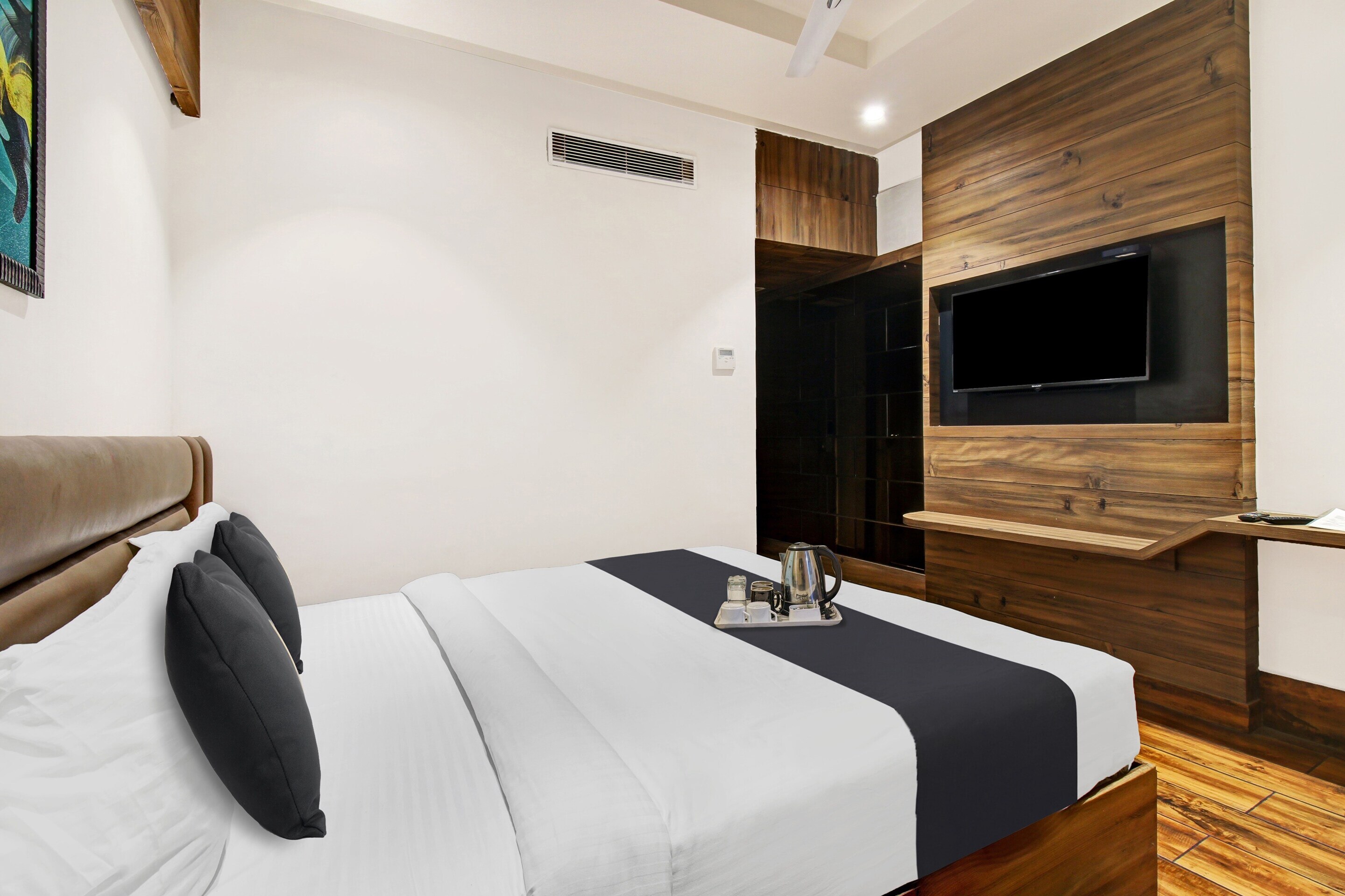 Townhouse Prayagraj Central Bus Terminal Formerly Hotel Four View - Tap to explore photos