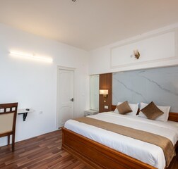 Deluxe Room with Common Balcony