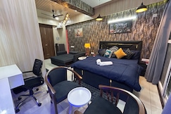Spacious 1BHK for 6 Guests King & Sofa Beds Zirakpur,Chandigarh,Mohali,Tricity, Mohali