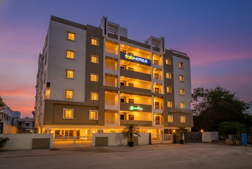 FabHotel Limestone Suites - 750M from Yashoda Hospitals, Somajiguda