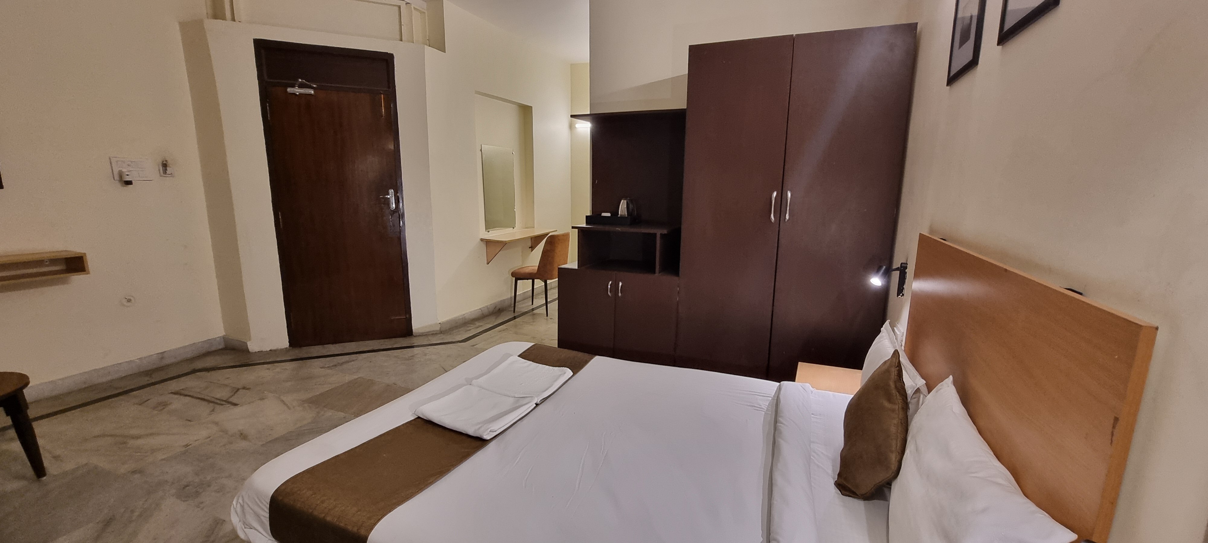 De Roy Inn Lucknow - Tap to explore photos