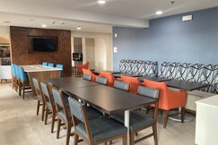 Holiday Inn Express & Suites Port Washington, Ozaukee