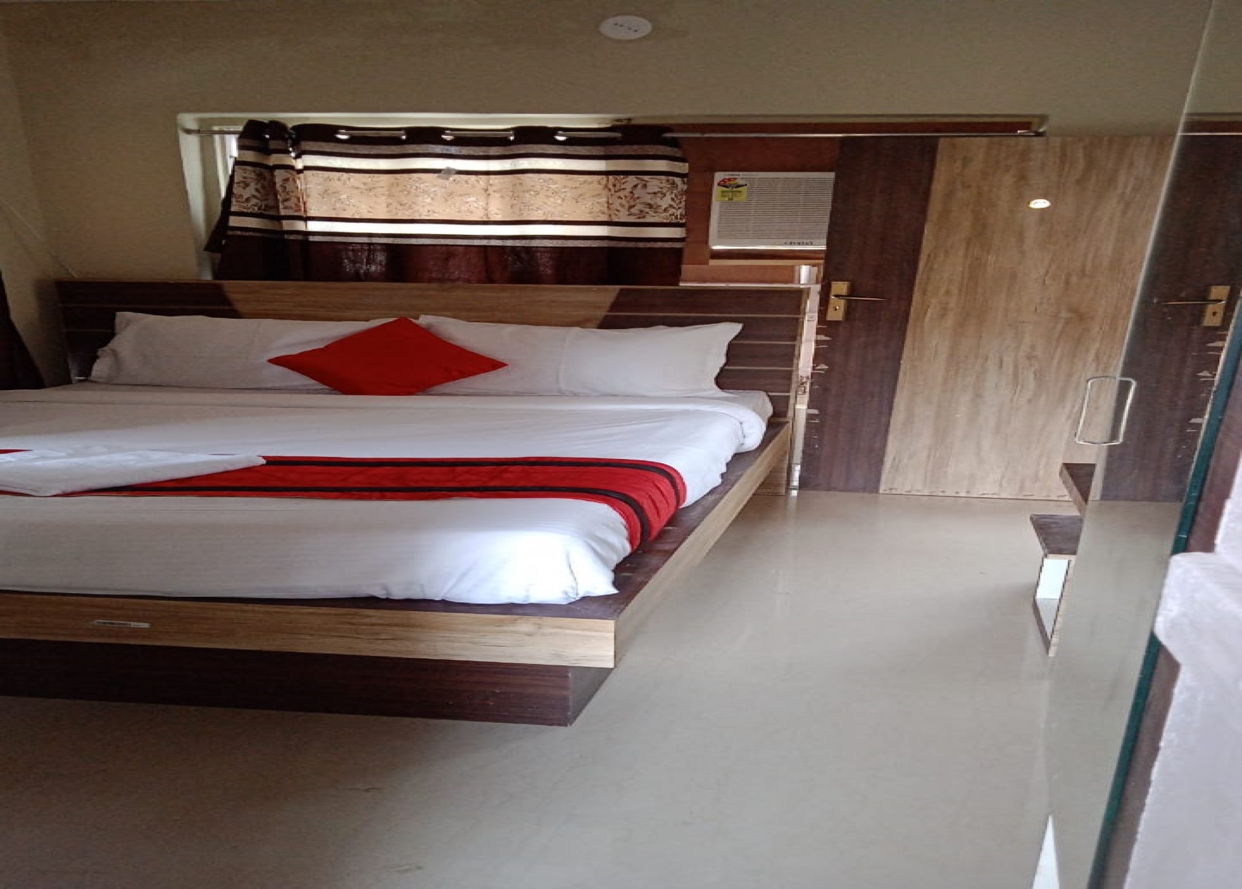 Duniya Guest House - Tap to explore photos